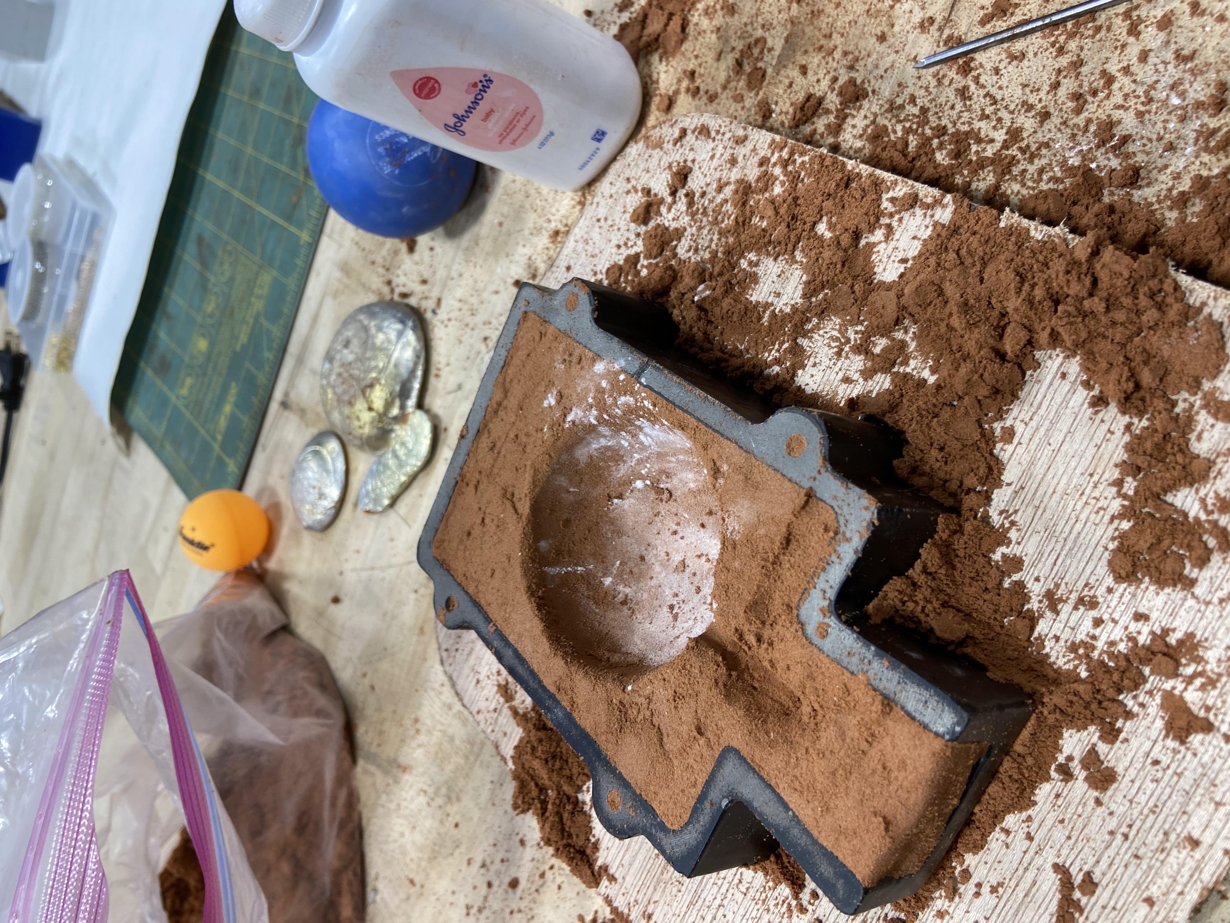 3D-printed mold dusted with release powder for the hollow casting test